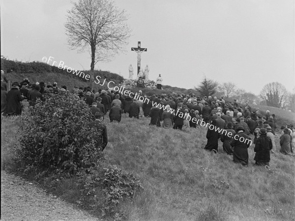 PRAYING FOR DEAD AT BALLYPOUSTA CEMETERY CANON HARMON & FR.T.COUNIHAN S.J.